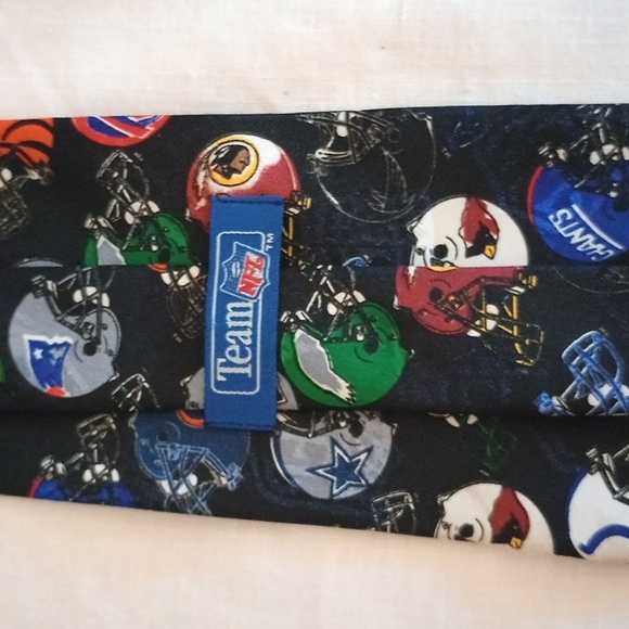 FOUR GREAT TIES: TOMMY HILFIGER,  TEAM NFL, PRESTIGE, PRESWICK & MOORE - Picture 3 of 5